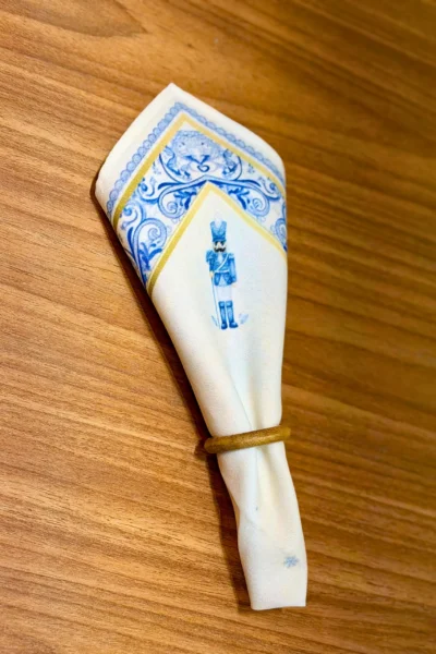 QUEBRA NOZES - GUARDANAPO