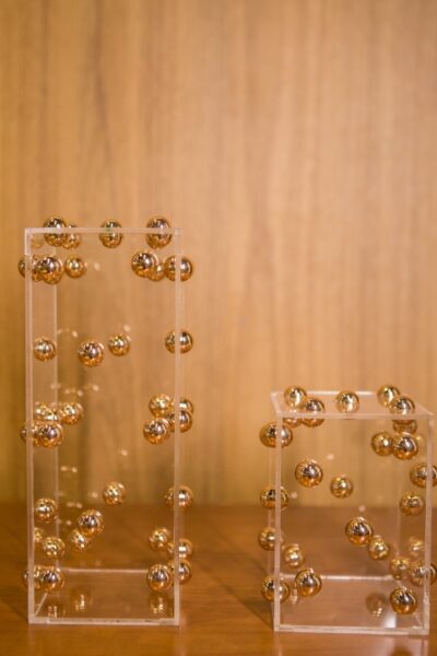 ESFERAS DOURADA - CAIXA ACRILICA
