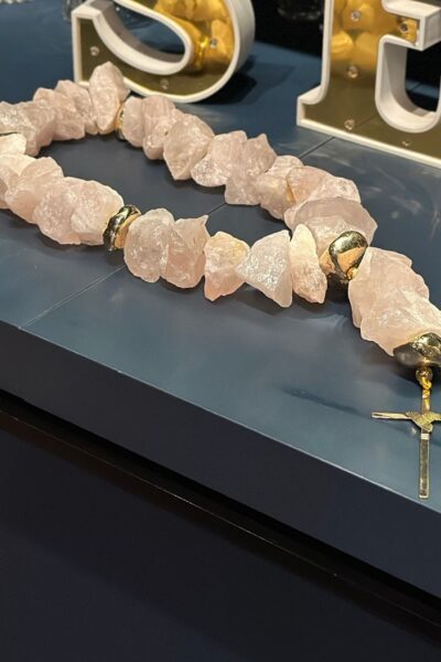 CRUCIFIXO QUARTZO ROSA - COLAR